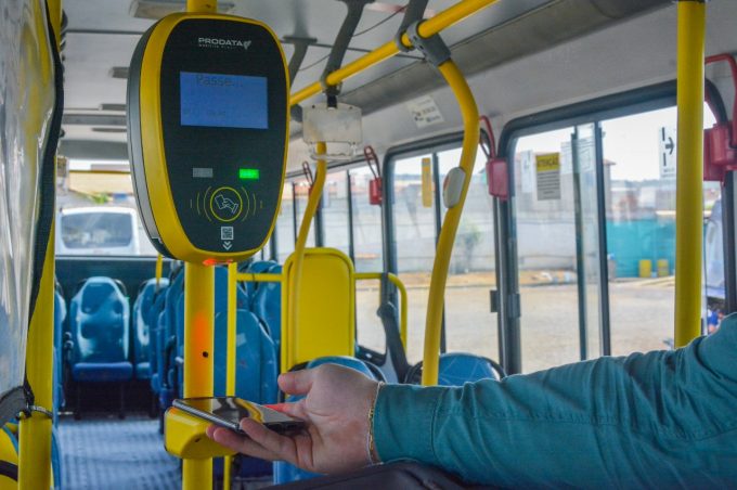 Prefeitura começa a implantar novo sistema de bilhetagem eletrônica nos ônibus coletivos municipais