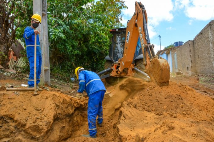Prefeita em exercício vistoria obras no Bruno Bacelar