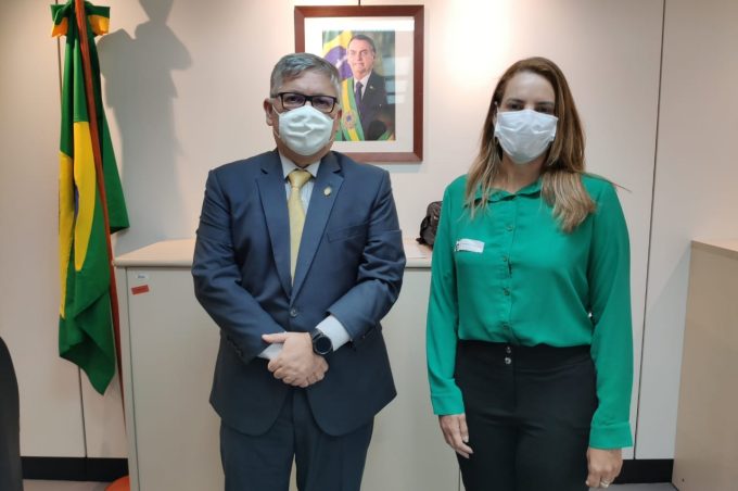 Prefeita em exercício reforça pedido de inclusão de Vitória da Conquista no Programa Escolas Cívico-Militares