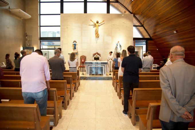 Missa em tributo ao prefeito Herzem Gusmão é realizada na Capela Santa Dulce dos Pobres