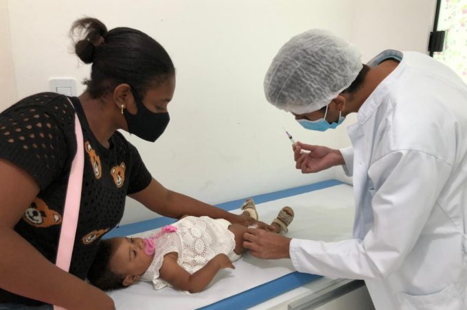 Campanha de vacinação contra gripe foi iniciada nesta segunda (12) em todas as unidades de saúde do município