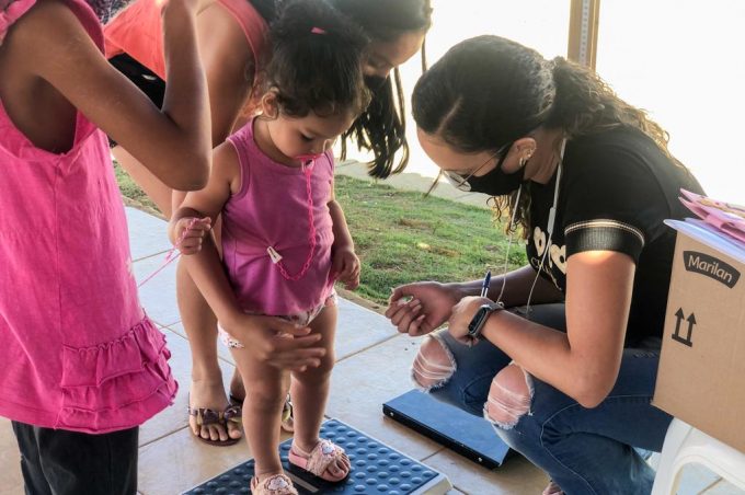 Secretaria de Saúde realiza ação social no Residencial das Rosas no bairro Primavera
