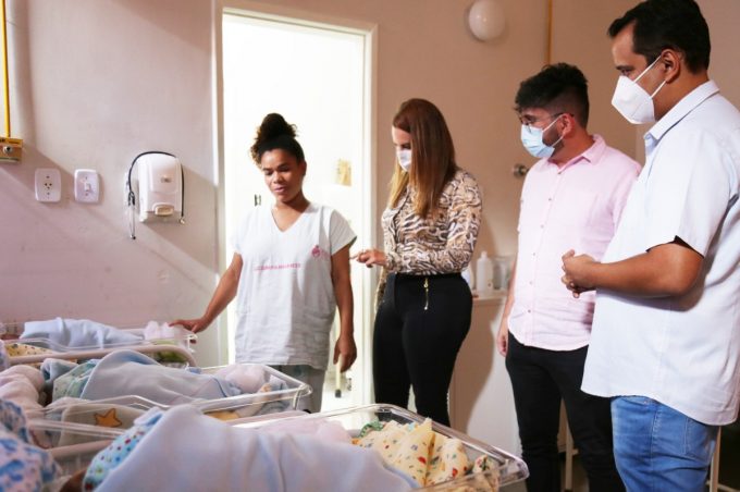 Prefeita visita Hospital Esaú Matos e conhece obras de ampliação