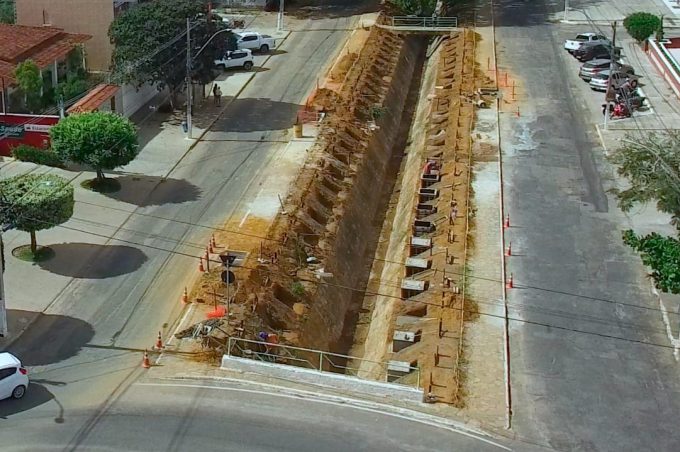 Secretaria de Infraestrutura e Crea avaliam andamento da cobertura do canal da Olívia Flores
