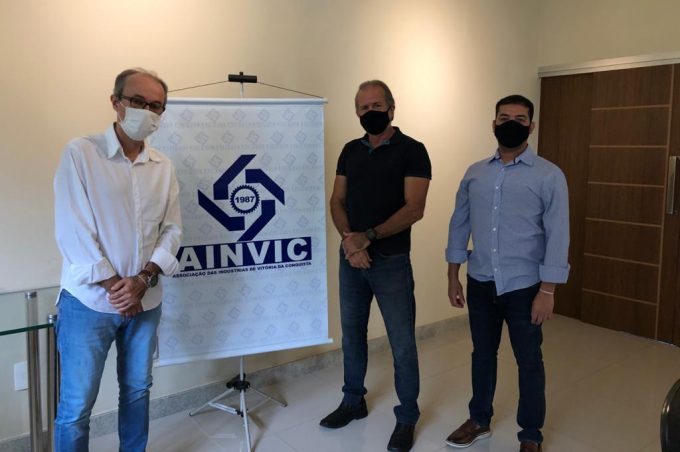Em visita à Ainvic, secretário da Semtre apresenta nova proposta de atuação da pasta