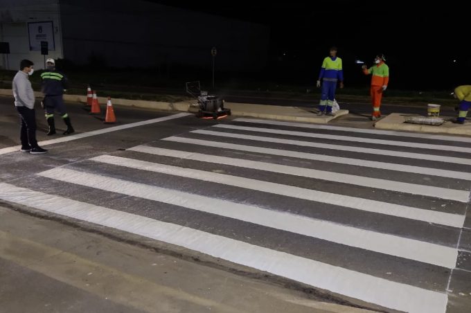 Prefeitura recupera pinturas de faixas de pedestres