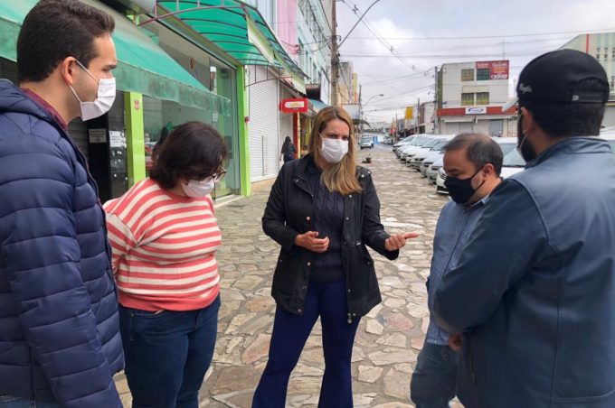 Prefeita confere alterações no trânsito da Travessa Santa Rita e Praça da Bandeira