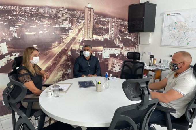 Prefeita conhece projeto de academia ao ar livre