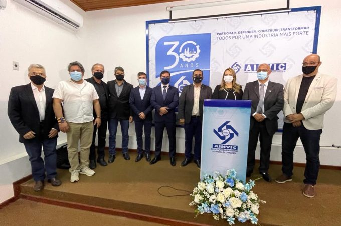 Prefeita participa da posse da nova diretoria da AINVIC