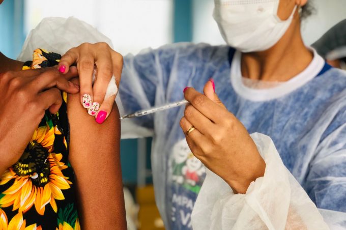 Vacinação Covid-19: Quarta tem 1ª dose para 18 anos na cidade e para adolescentes na zona rural