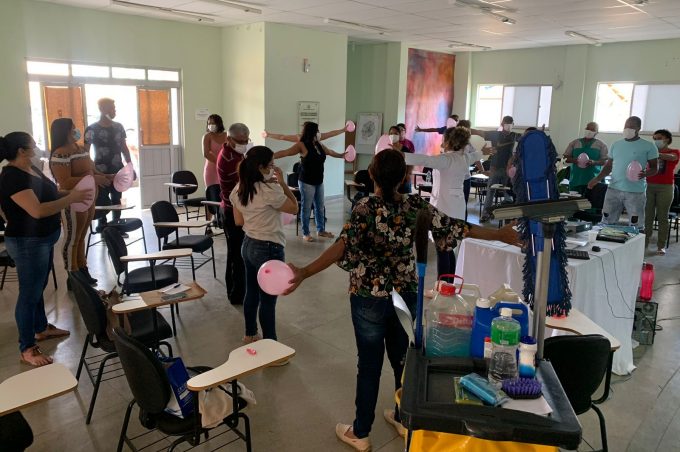 Fundação Pública de Saúde capacita funcionários sobre limpeza de materiais, biossegurança e controle de infecção