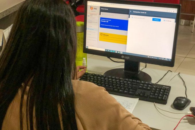 Secretaria Municipal de Saúde disponibiliza canal para quem precisa da atualização dos dados da vacinação contra Covid