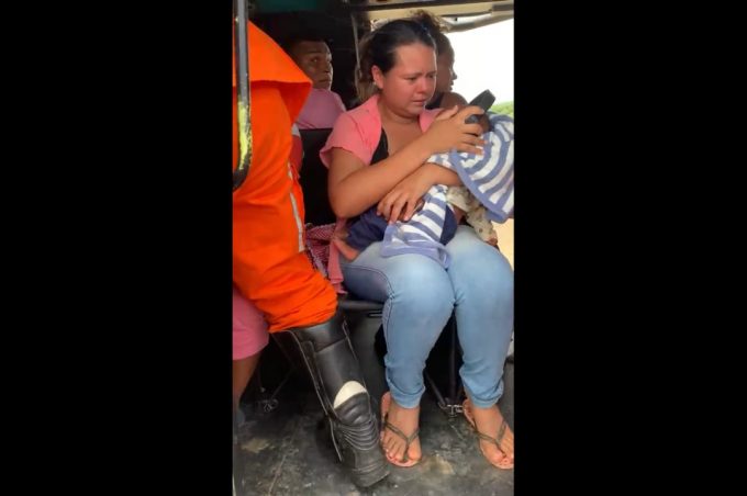 Famílias do Barreiro são resgatadas pela Prefeitura em helicópteros do Exército. Veja vídeos