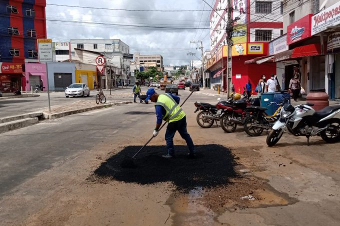 Operação Tapa-Buracos já passou por 27 avenidas e ruas danificadas pelas chuvas