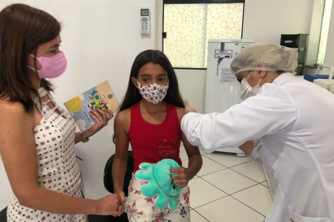 Mais de 1.800 crianças de 5 a 11 anos já foram vacinadas em Conquista e vacinação continua