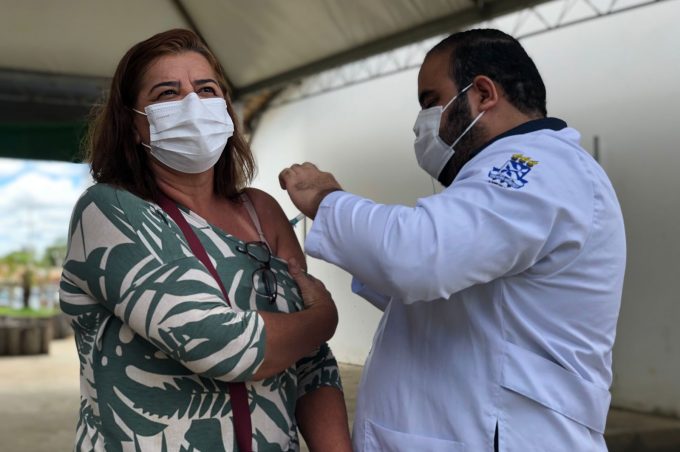 Mutirão neste sábado vacinou 790 pessoas contra a Covid-19 e Influenza