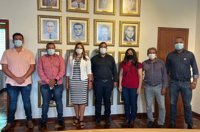 Prefeita Sheila Lemos confirma apoio à semana municipal do produtor de leite