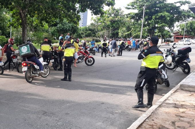 Fiscalização do Simtrans com apoio da PM apreende sete motos em blitz realizada neste sábado