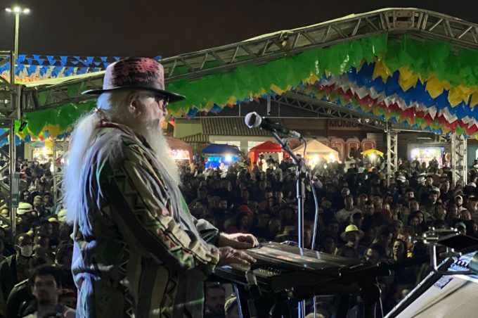Arraiá da Conquista: Hermeto Pascoal é o primeiro a se apresentar no palco principal do Glauber Rocha