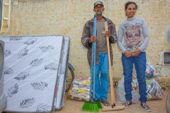 Famílias da zona rural começam a receber donativos enviados pela Defesa Civil Nacional e entregues pela Prefeitura
