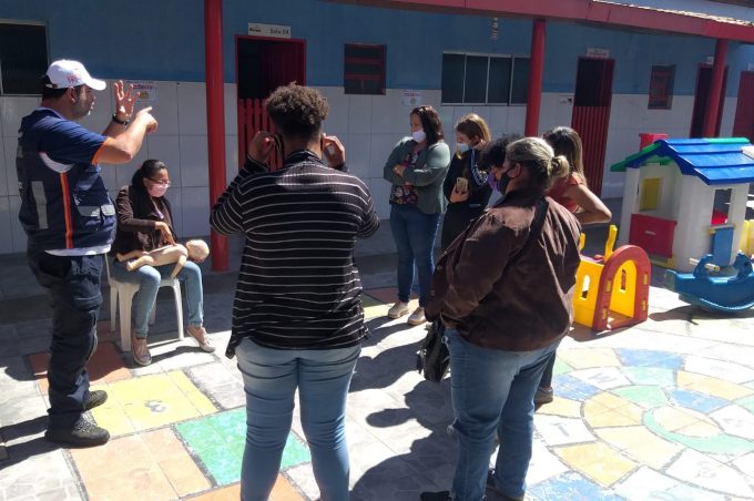 Secretaria Municipal de Educação realiza treinamento de primeiros socorros na Creche Meimei