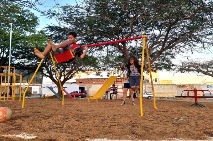 Prefeitura conclui reforma da Praça Dão Barros, que passa a ter parque infantil e academia