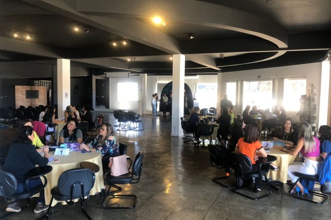 Mulheres participam de rodada de negócio no segundo dia do curso DNA Empreendedoras