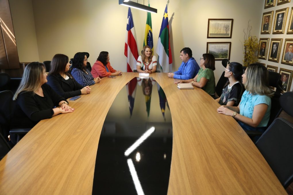 Prefeitura oferece curso de inglês básico gratuito. Inscrições vão até quarta-feira - Prefeitura Municipal de Vitória da Conquista - PMVC