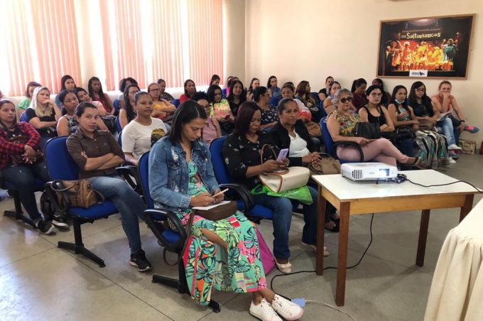 Novos servidores da Educação recebem treinamento para identificar casos de violência contra crianças e adolescentes