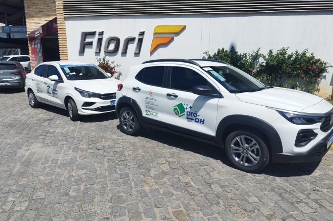 Prefeitura recebe do Governo Federal mais dois carros destinados aos conselhos do Idoso e Tutelar