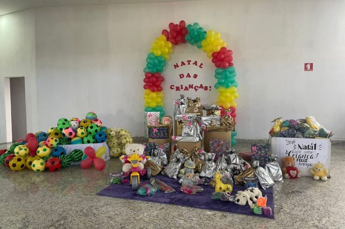 Alunos de escolas municipais participam de projeto Natal Com as Crianças, da Igreja Assembleia de Deus