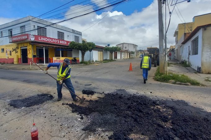 Operação Tapa-Buracos atendeu mais cinco vias da Zona Oeste nesta quinta-feira