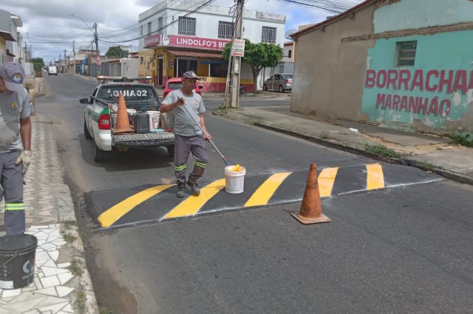 Para segurança de pedestres e moradores, Prefeitura instala redutores de velocidade em vias da zona oeste da cidade