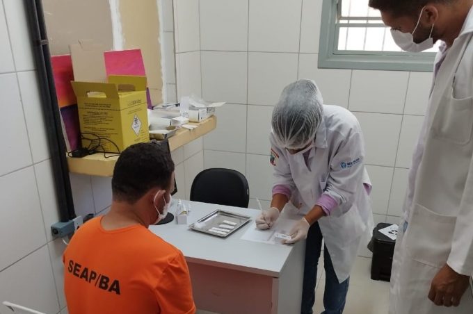 CAAV promove ação de prevenção e combate às ISTs no Conjunto Penal de Vitória da Conquista
