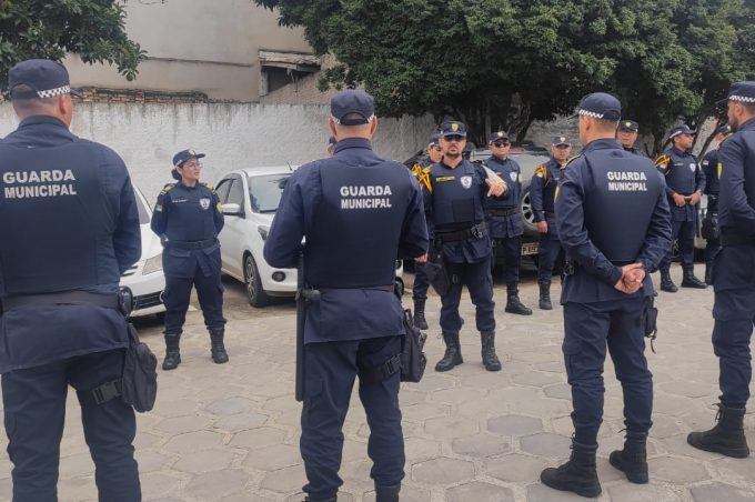 Guardas municipais começam a utilizar coletes balísticos adquiridos com auxílio uniforme pago pela Prefeitura