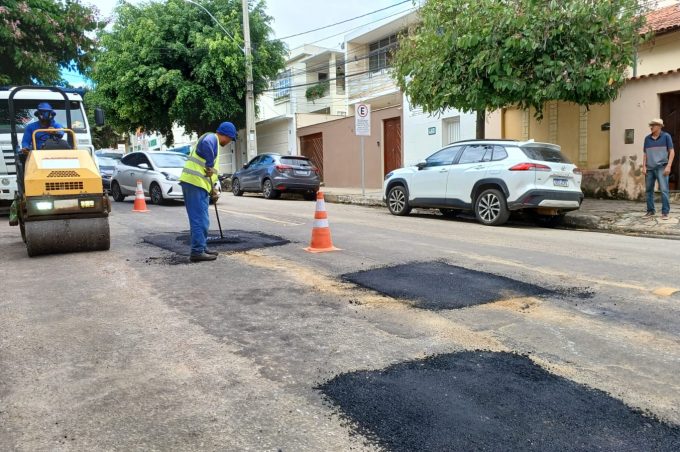 Governo Municipal aproveita tempo firme e retoma Operação Tapa-Buracos