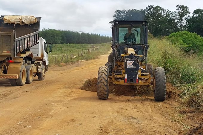 Governo Municipal realiza força-tarefa para acelerar recuperação de estradas rurais