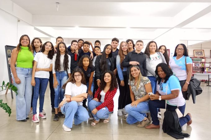 Biblioteca Municipal recebe visita de alunos e servidores do município de Anagé