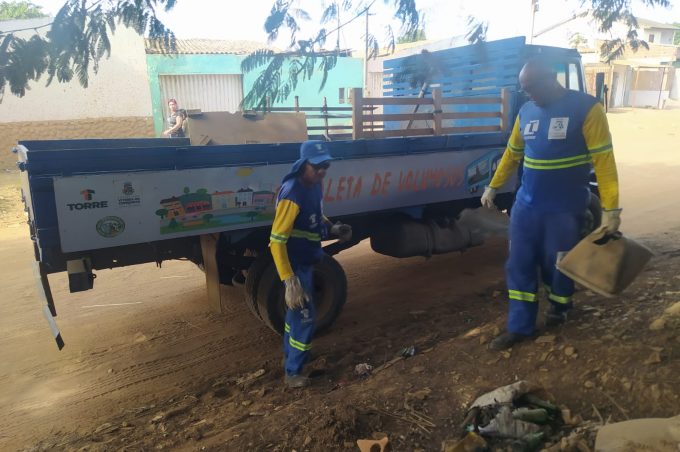 Operação Cata-Bagulho recolhe mais de meia tonelada de material inservível no bairro Lagoa das Flores