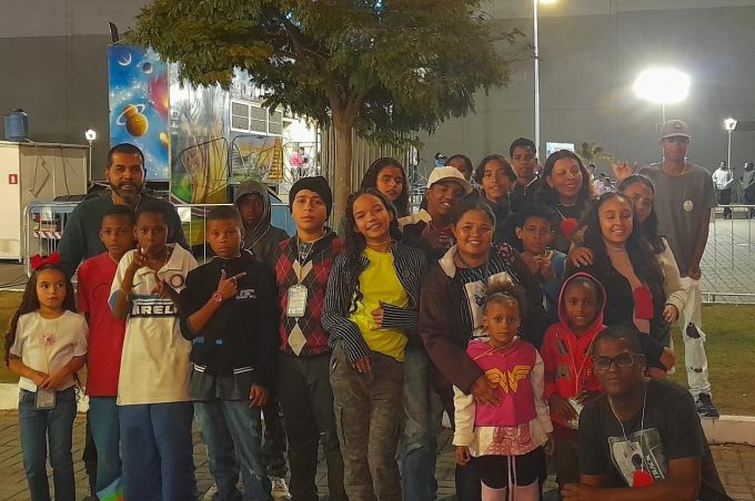 Durante mês de aniversário do ECA, Prefeitura leva crianças e adolescentes ao parque de diversões