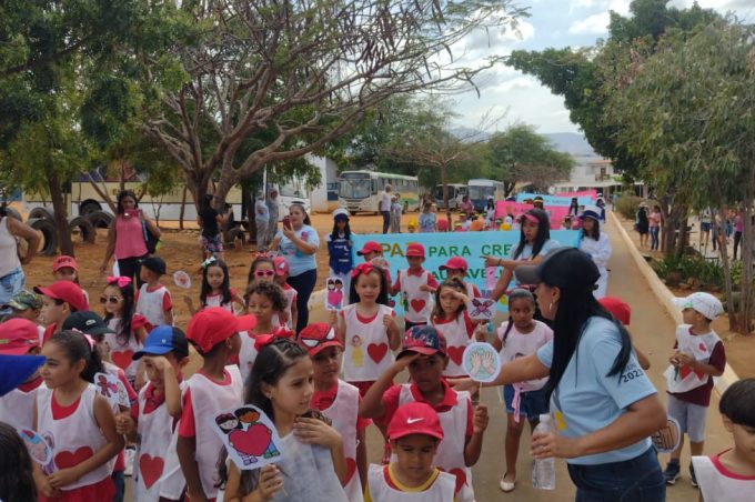 Escola municipal de Bate-Pé realiza desfile com o tema “Todos juntos pela paz”