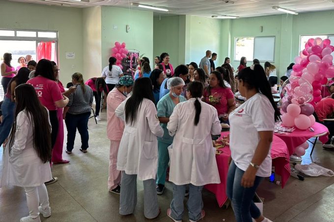 Outubro Rosa: Hospital Esaú Matos promove ação de conscientização e prevenção ao câncer de mama