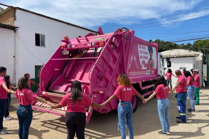 Com caminhão da coleta pintado de rosa, Prefeitura e Torre Empreendimentos abraçam campanha do Outubro Rosa 
