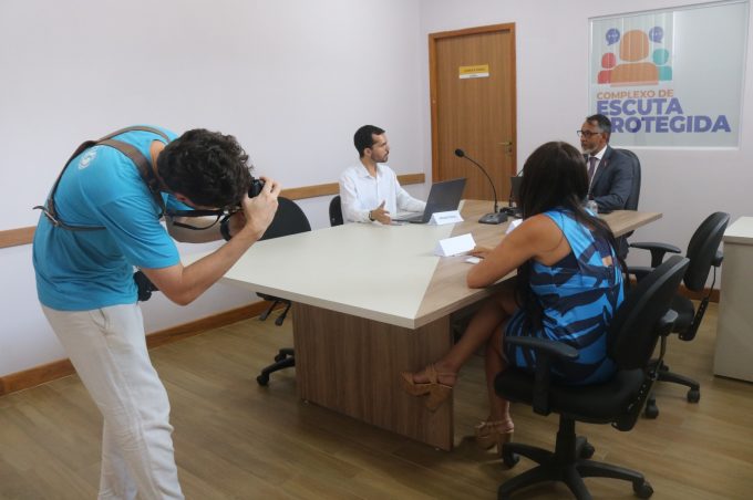 Em parceria com a Semdes, Unicef realiza ensaio fotográfico simulando rotina do Complexo de Escuta Protegida