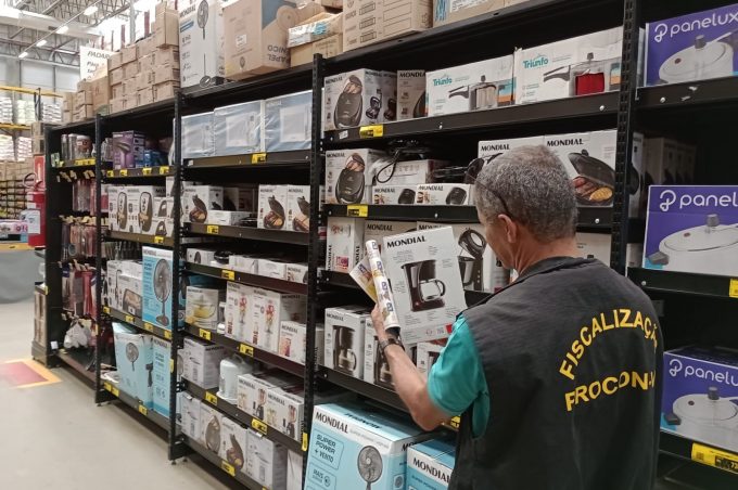 Procon orienta consumidores sobre compras na Black Friday