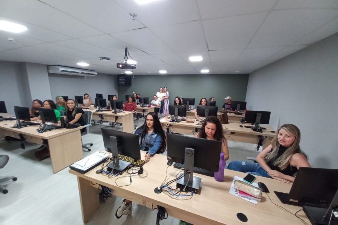 Vacinadores das unidades de saúde participam de capacitação para uso de novo sistema de informação de vacinas