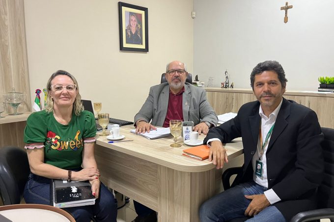 Smed recebe proposta de parceria para projeto de educação da Cooperativa de Crédito Cresol