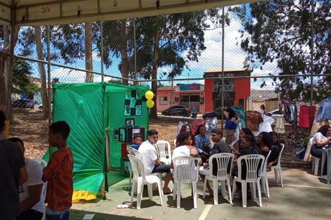 Escola Carlos Santana realiza ação social na quadra esportiva do Nova Cidade