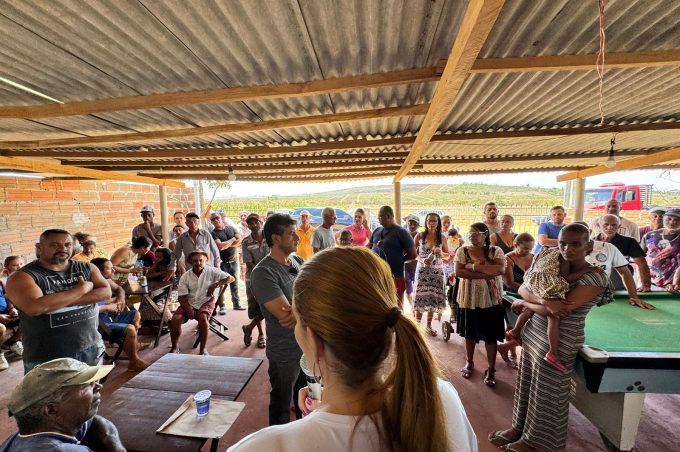 Prefeitura ouve de moradores sugestões de melhorias para o loteamento Chácaras Primavera