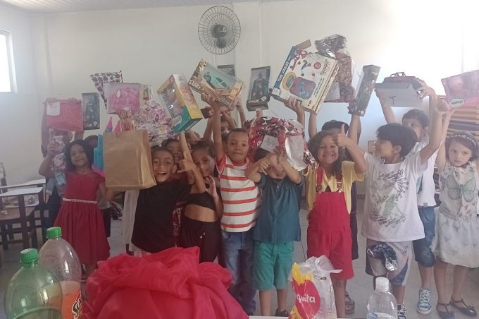 Conquista Criança encerra ano letivo proporcionando aos alunos “Encontro com Papai Noel”